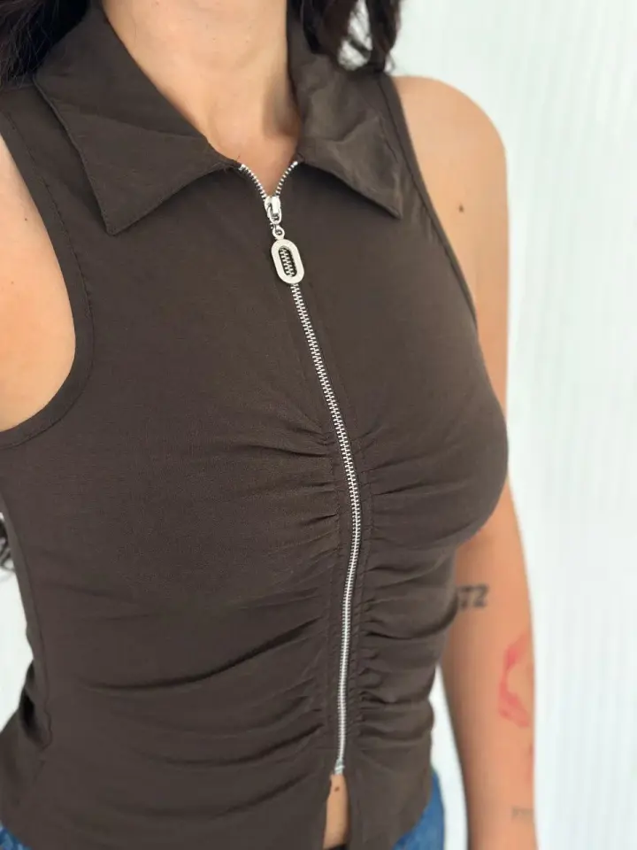 Yakalı Tam Fermuarlı Kolsuz Bluz - Kahverengi