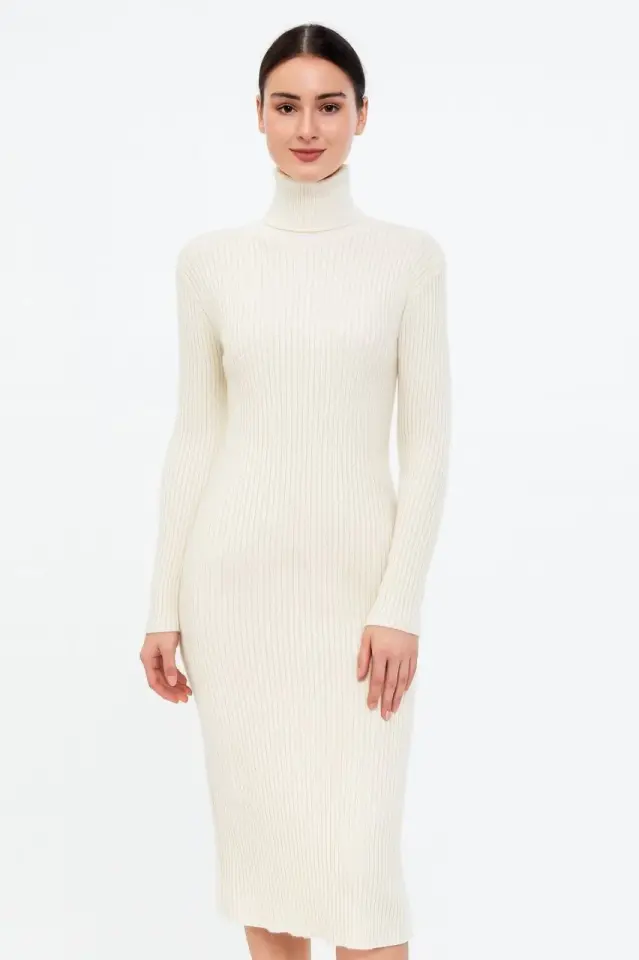 Kadın Boğazlı Uzun Fitilli Triko Dokuma Elbise - Beyaz