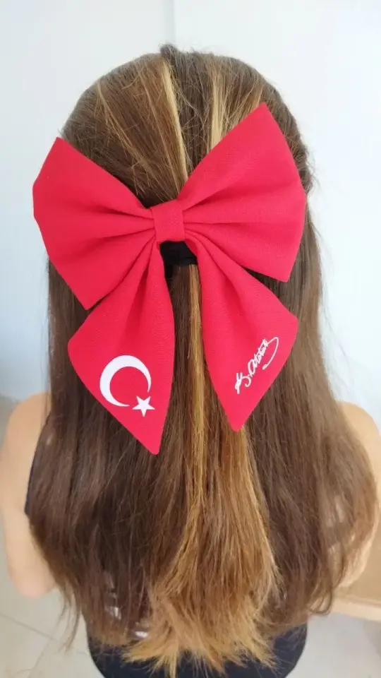 TÜRK Bayrağı ve Atatürk imza Motifli Fiyonk Toka - Kırmızı